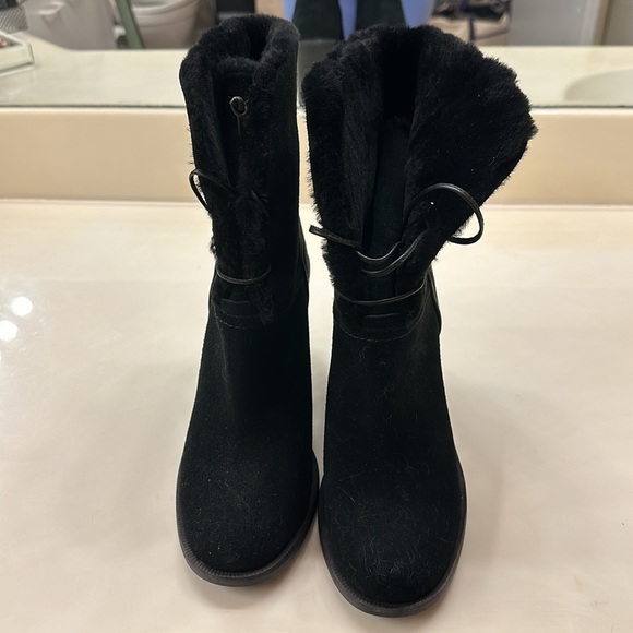 Used UGG boots - Picture 3 of 7